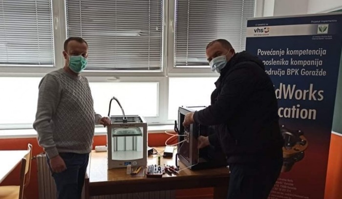 U školi 'Džemal Bijedić' Goražde izrada zaštitnih vizira za Kantonalnu bolnicu