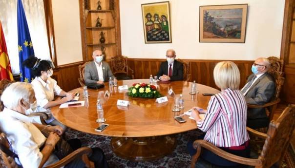 U Skupštini S. Makedonije obilježava se Dan sjećanja na genocid u Srebrenici