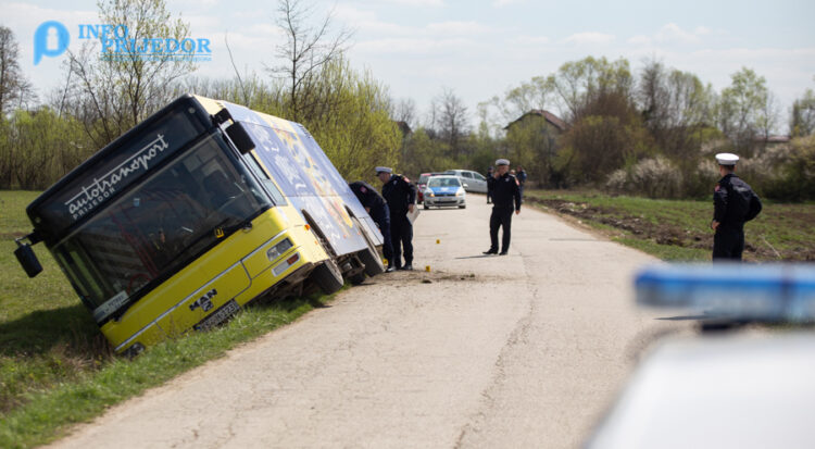 U slijetanju autobusa povrijeđeno sedam putnika