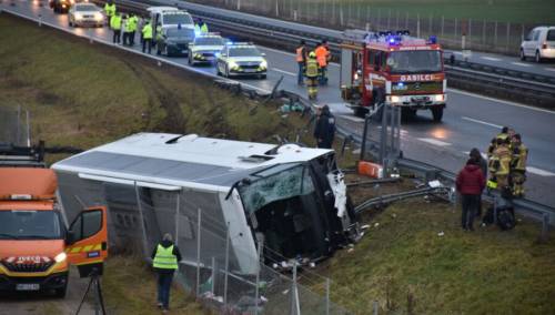 U Sloveniji autobus sletio sa autoputa, troje poginulih
