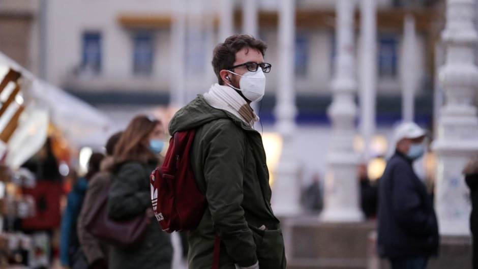 U Sloveniji i dalje iznad 1.000 novozaraženih, sve više mlađih pacijenata