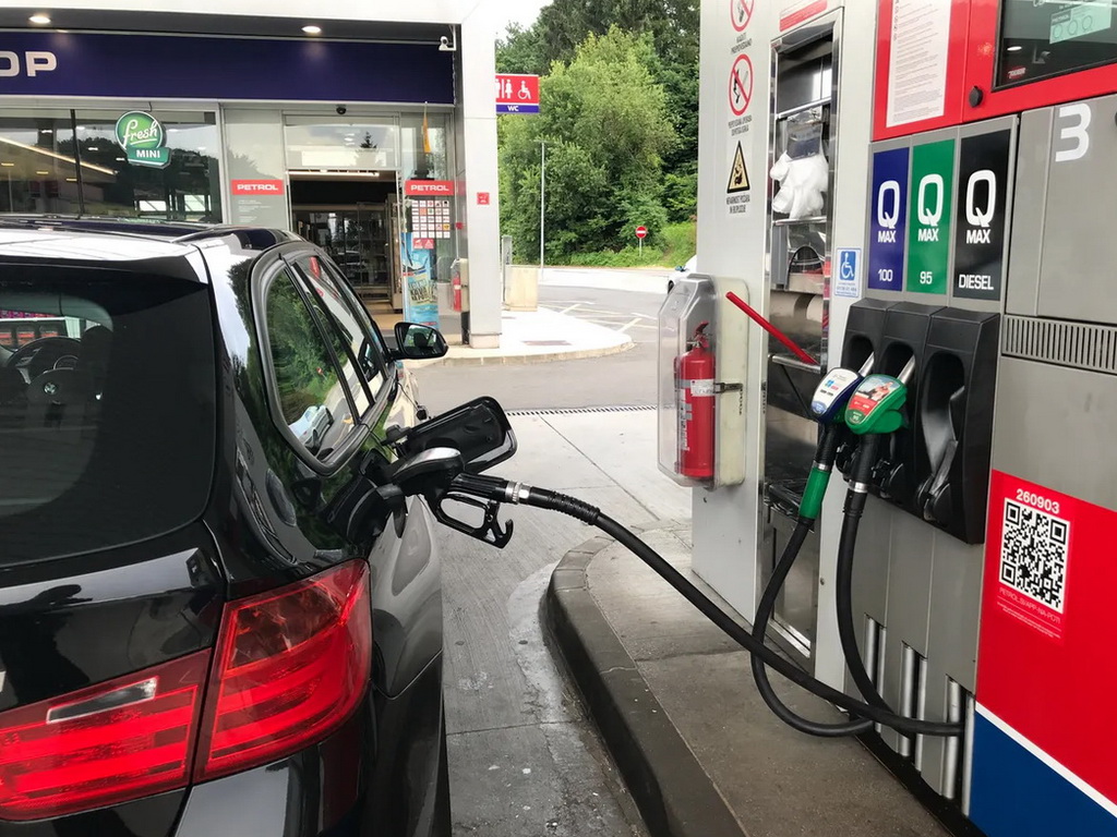 U Sloveniji od utorka jeftinije gorivo