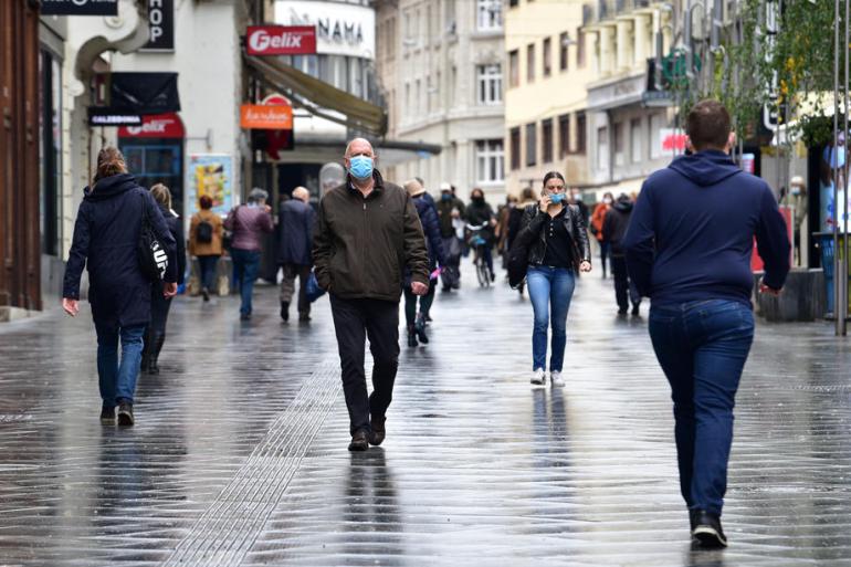 U Sloveniji širenje omikrona, na snazi nove mjere
