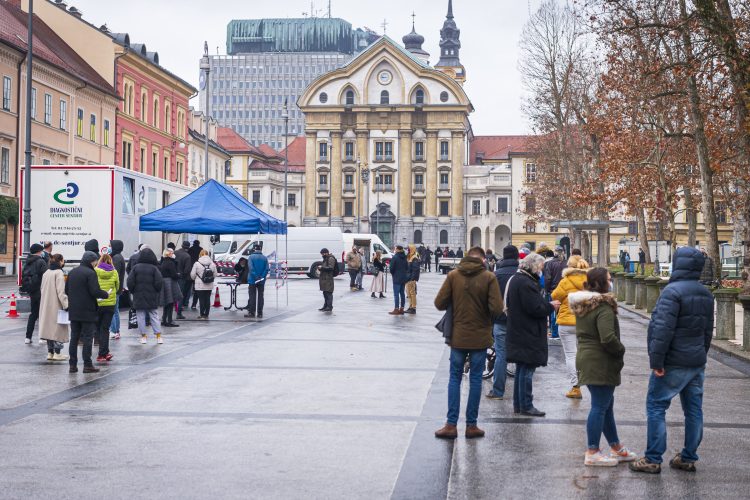 U Sloveniji za sada omikron potvrđen na četiri uzorka, svi zaraženi iz Ljubljane