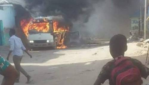 U Somaliji dignut u zrak kombi koji je vozio nogometaše
