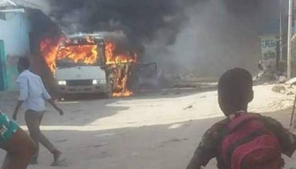 U Somaliji dignut u zrak kombi koji je vozio nogometaše