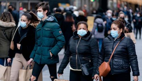 U Španiji se ukida obavezno nošenje maski