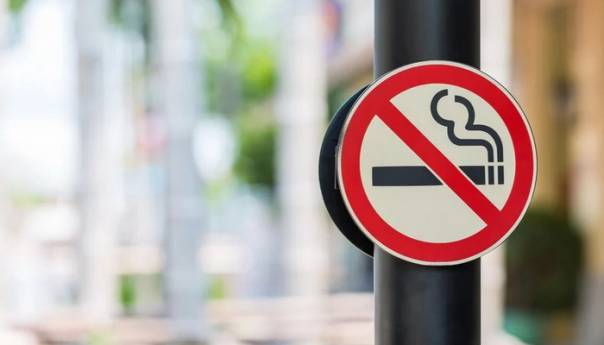 U španskoj pokrajini Galicia zabranjeno pušenje na javnom mjestu zbog koronavirusa