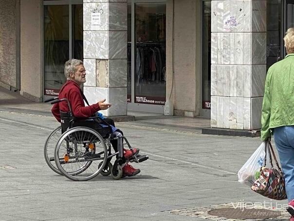 U špici turističke sezone, u Tuzli povećan broj prosjaka: Policija najavljuje pojačane kontrole