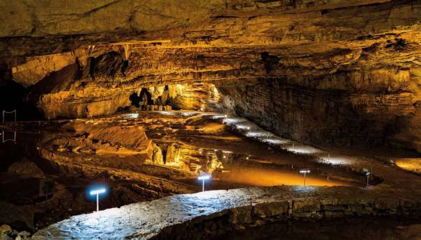 U Špilji Vjetrenica podzemna avantura - Veliko jezero