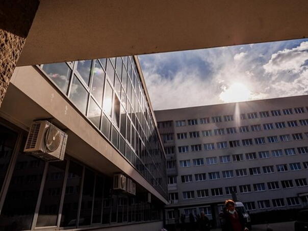 U splitskoj bolnici zbog korone na nekim odjelima ograničeni posjeti