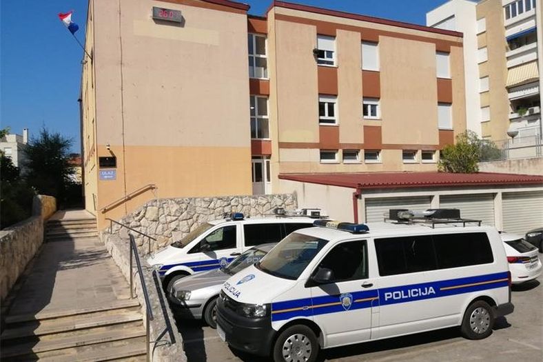 U Splitu uhapšeni Englezi zbog silovanja djevojke (28)