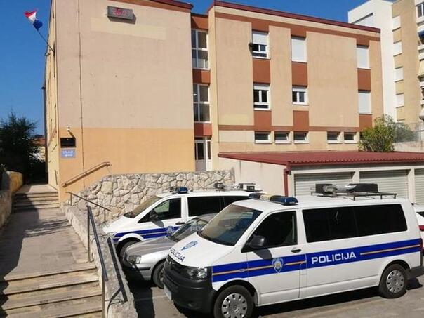 U Splitu uhapšeni Englezi zbog silovanja djevojke (28)