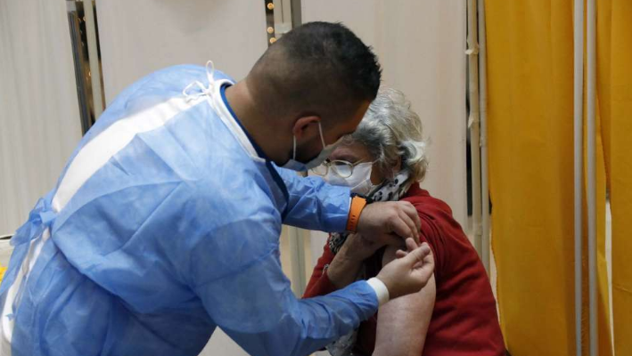 U Srbiji 817 novozaraženih, četiri osobe preminule
