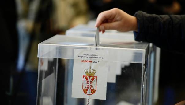 U Srbiji do 11 sati glasovalo 14,1 posto birača
