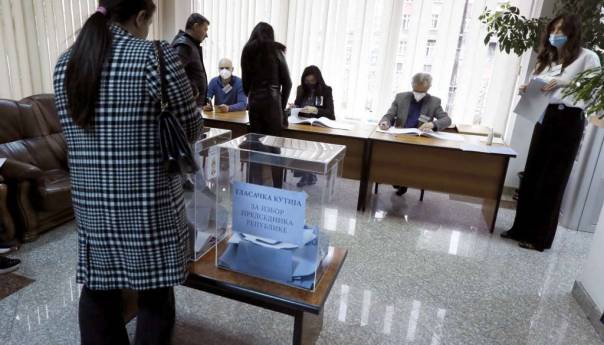 U Srbiji do 12 sati glasovalo 20,52 posto birača
