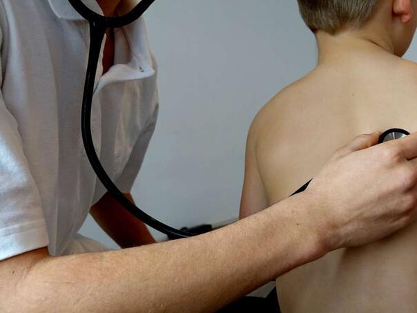 U Srbiji moguć produžetak zimskog raspusta zbog virusa RSV, gripe i hripavca