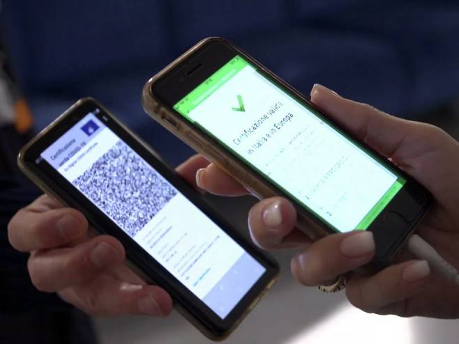 U Srbiji od večeras obavezne kovid propusnice