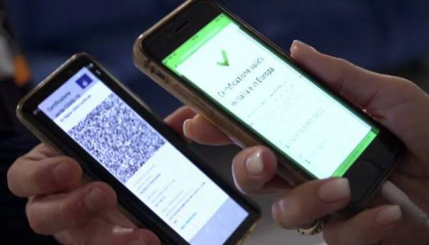 U Srbiji od večeras obavezne kovid propusnice