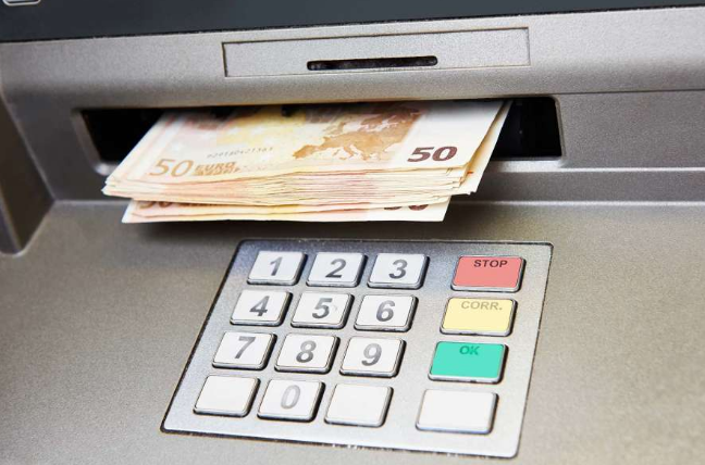 U Srbiji počela isplata 100 eura mladima