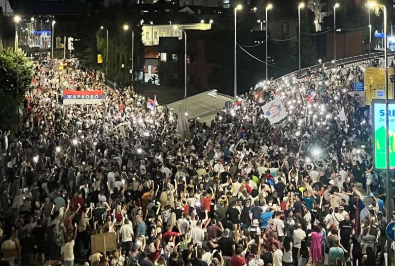 U Srbiji protesti ne jenjavaju: Građani blokirali Užice