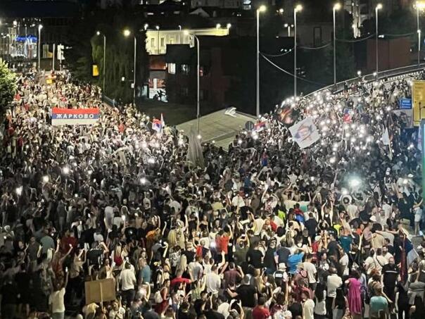 U Srbiji protesti ne jenjavaju: Građani blokirali Užice
