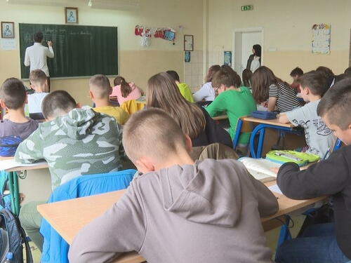U Srbiji školska godina počinje razgovorima s učenicima, uveden novi predmet
