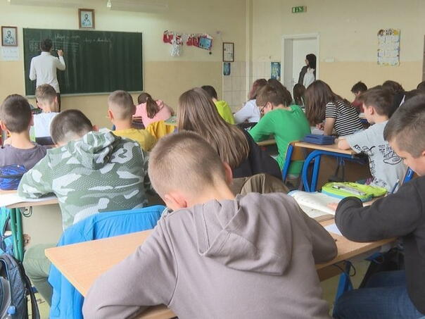 U Srbiji školska godina počinje razgovorima s učenicima, uveden novi predmet