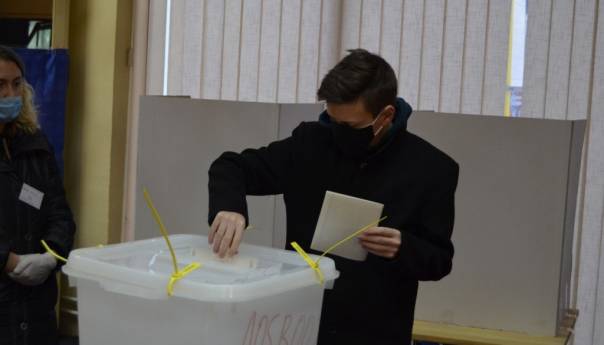 U Srebenici do 16 sati glasalo 55,58 birača