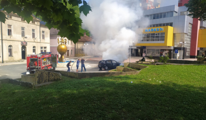 U Srebrenici izgorio automobil registarskih tablica iz Srbije