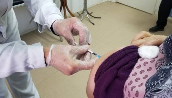 U Srebrenici počela vakcinacija osoba starijih od 65 godina