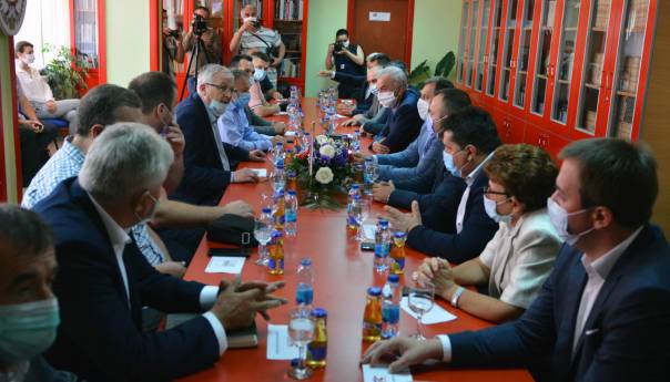 U Srebrenici počeo sastanak lidera stranaka iz RS