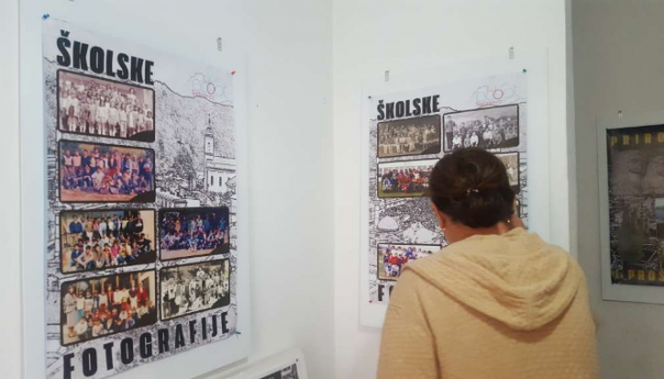 U Srebrenici postavljena izložba fotografija "Dijelovi Srebrenice"
