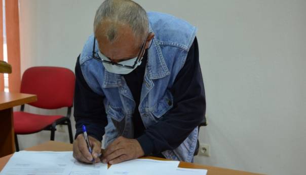 U Srebrenici potpisani ugovori o dodjeli stambenih kontejnera