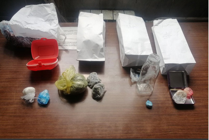 U Srebrenici prilikom pretresa pronađeni novac i droga