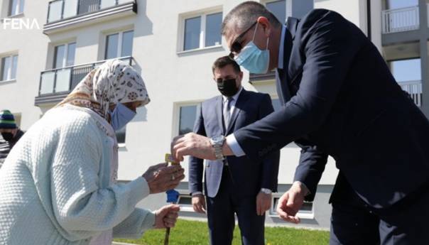 U Srebreniku uručeni ključevi korisnicima socijalnih stanova