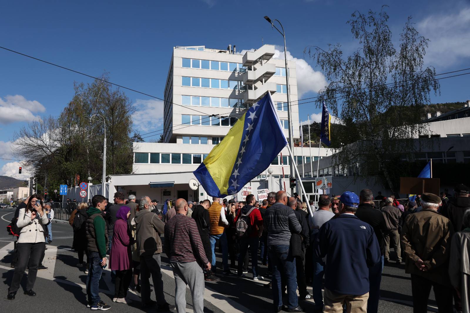 U srijedu protest ispred OHR-a: Upućena poruka Schmidtu
