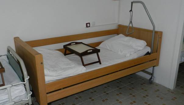 U staračkim domovima u SAD-u umrlo više od 10.000 ljudi