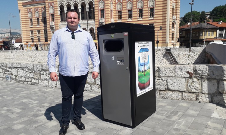 U Starom Gradu postavljene "pametne kante"
