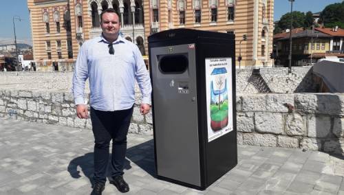 U Starom Gradu postavljene "pametne kante"