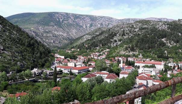 U Stocu i Doboju izmjereno 15 i 16 stepeni, sutra u BiH umjereno do pretežno oblačno