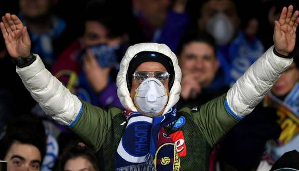 U strahu od korona virusa, navijači utakmicu Lige prvaka gledaju s maskama na licu