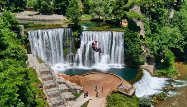 U subotu otvaranje 250 metara dugog zip-linea u Jajcu