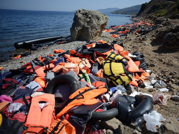 U sudaru čamca i obalne straže poginulo šest migranata, među njima i beba