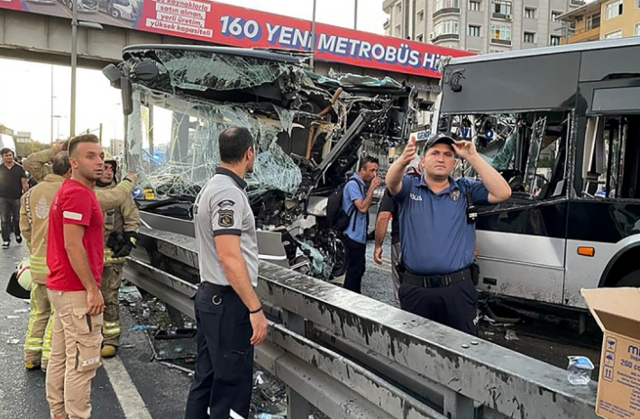 U sudaru četiri metrobusa u Istanbulu povrijeđeno najmanje 85 osoba