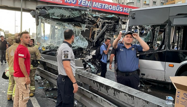 U sudaru četiri metrobusa u Istanbulu povrijeđeno najmanje 85 osoba