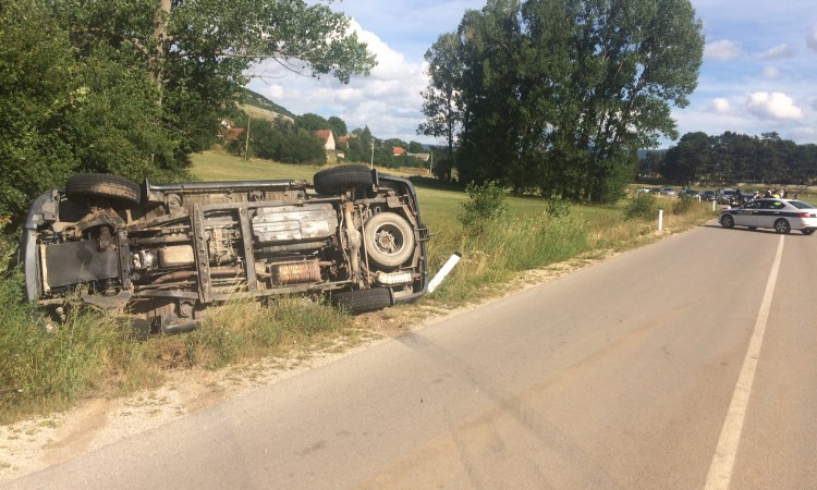 U sudaru dvaju vozila kod Tomislavgrada dvije osobe teže povrijeđene