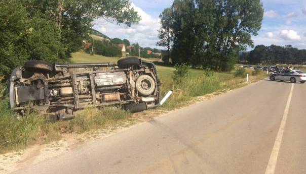U sudaru dvaju vozila kod Tomislavgrada dvije osobe teže povrijeđene
