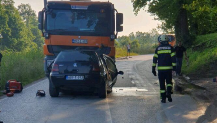 U sudaru Golfa i kamiona poginula djevojka iz Srpca