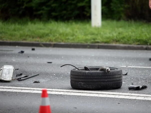 U sudaru tri automobila u mjestu Stavci kod Zavidovića povrijeđene dvije osobe